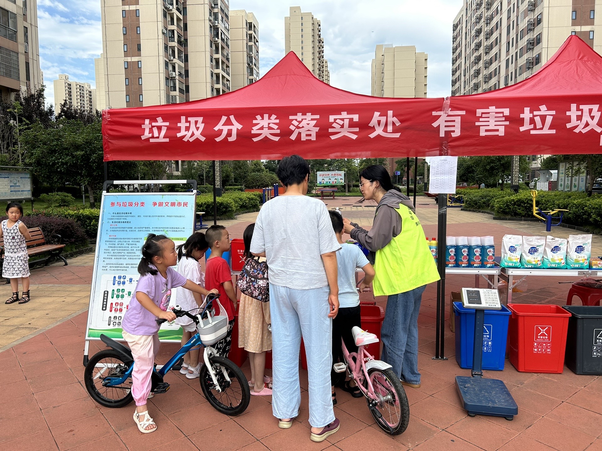 包含突尼斯男篮积极参与环境保护，倡导垃圾分类！的词条