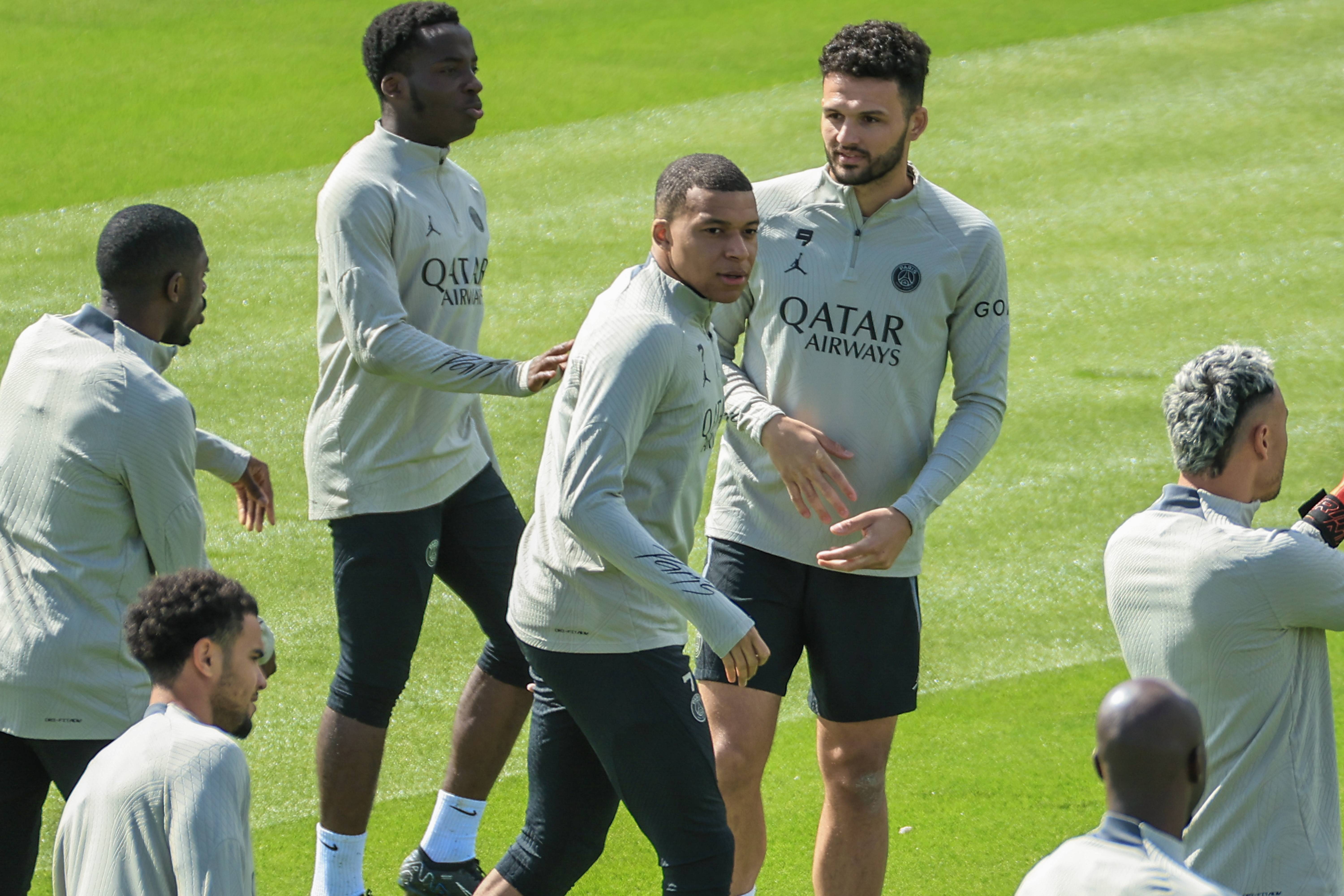 包含巴黎圣日耳曼全队入选法国国家队的词条