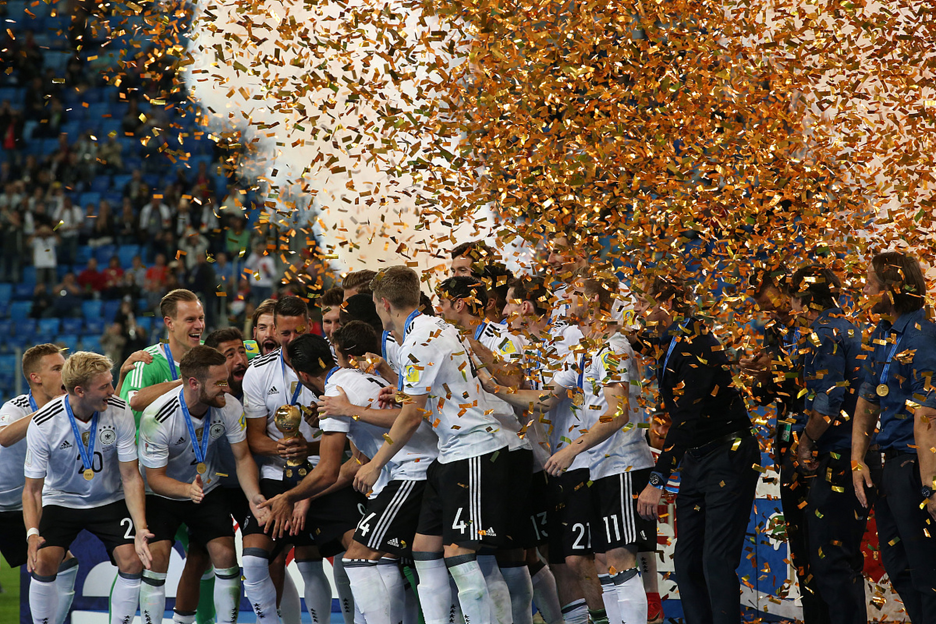 匈牙利队逆袭晋级，闯入欧洲杯半决赛