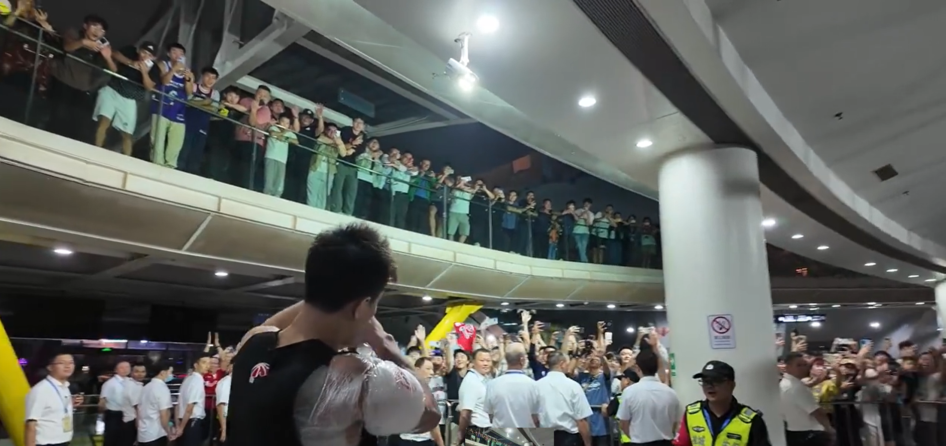 开云体育app-包含激烈争夺！球场上对决引发球迷狂热的词条