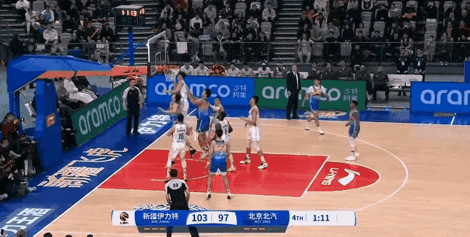 包含激烈争夺！球场上对决引发球迷狂热的词条