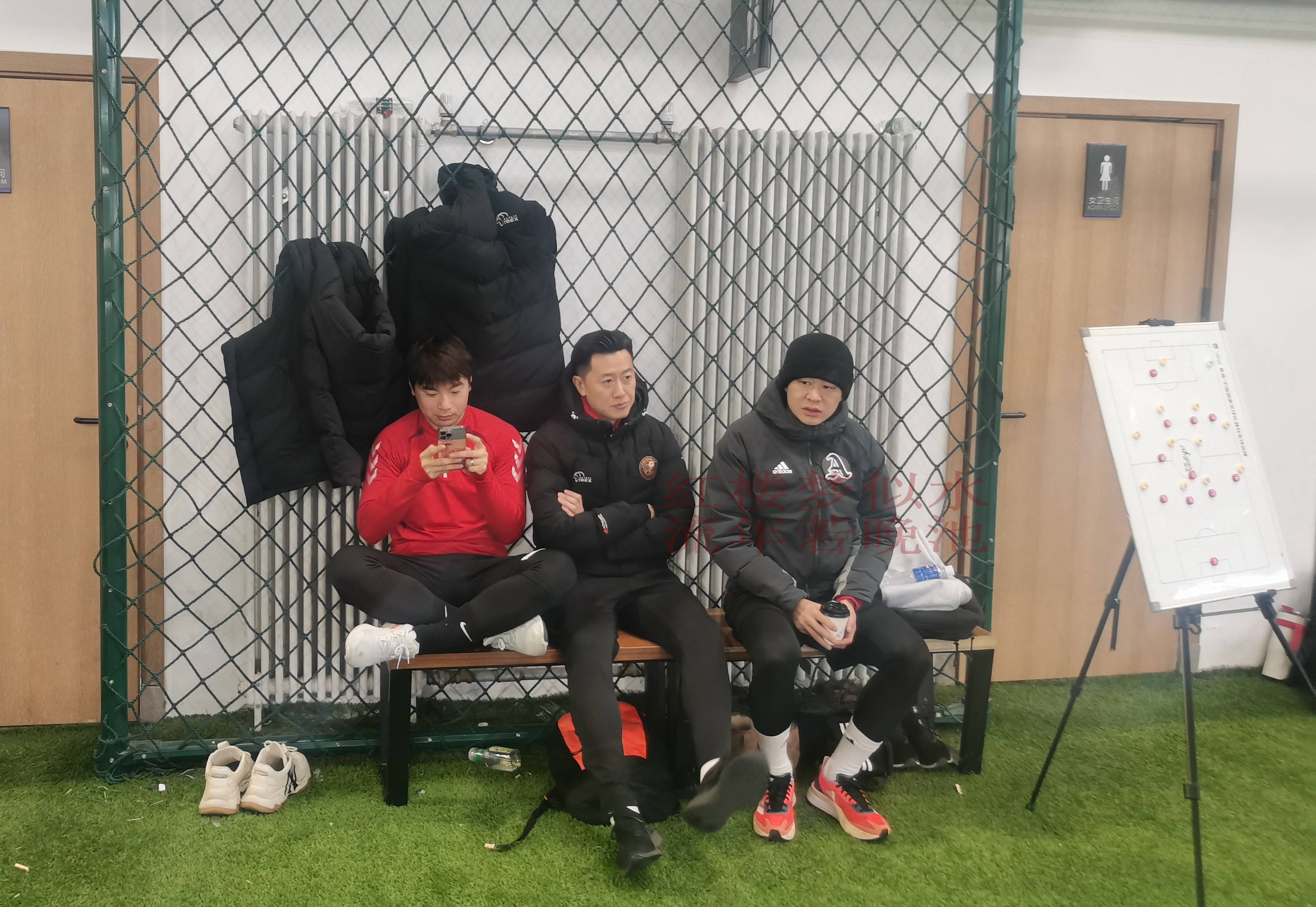 赛场内外花絮曝光，球员生活鲜活有趣的简单介绍