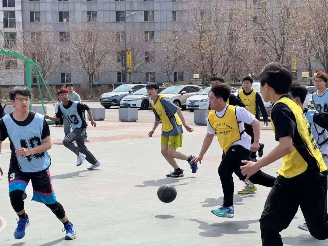 东京奥运篮球赛场掀起激烈角逐风暴