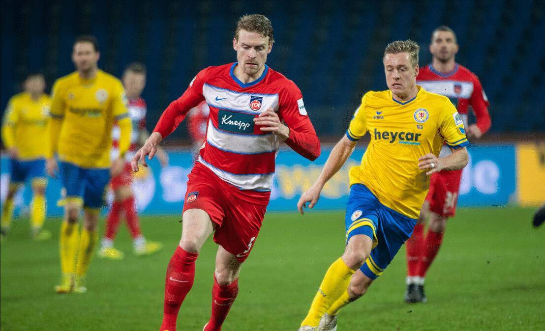 开云体育在线-沙尔克在主场战胜汉堡，继续取得胜利的简单介绍