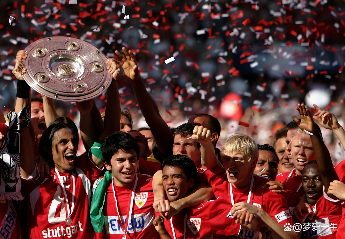 包含埃因霍温成功击败对手，开启连胜模式的词条