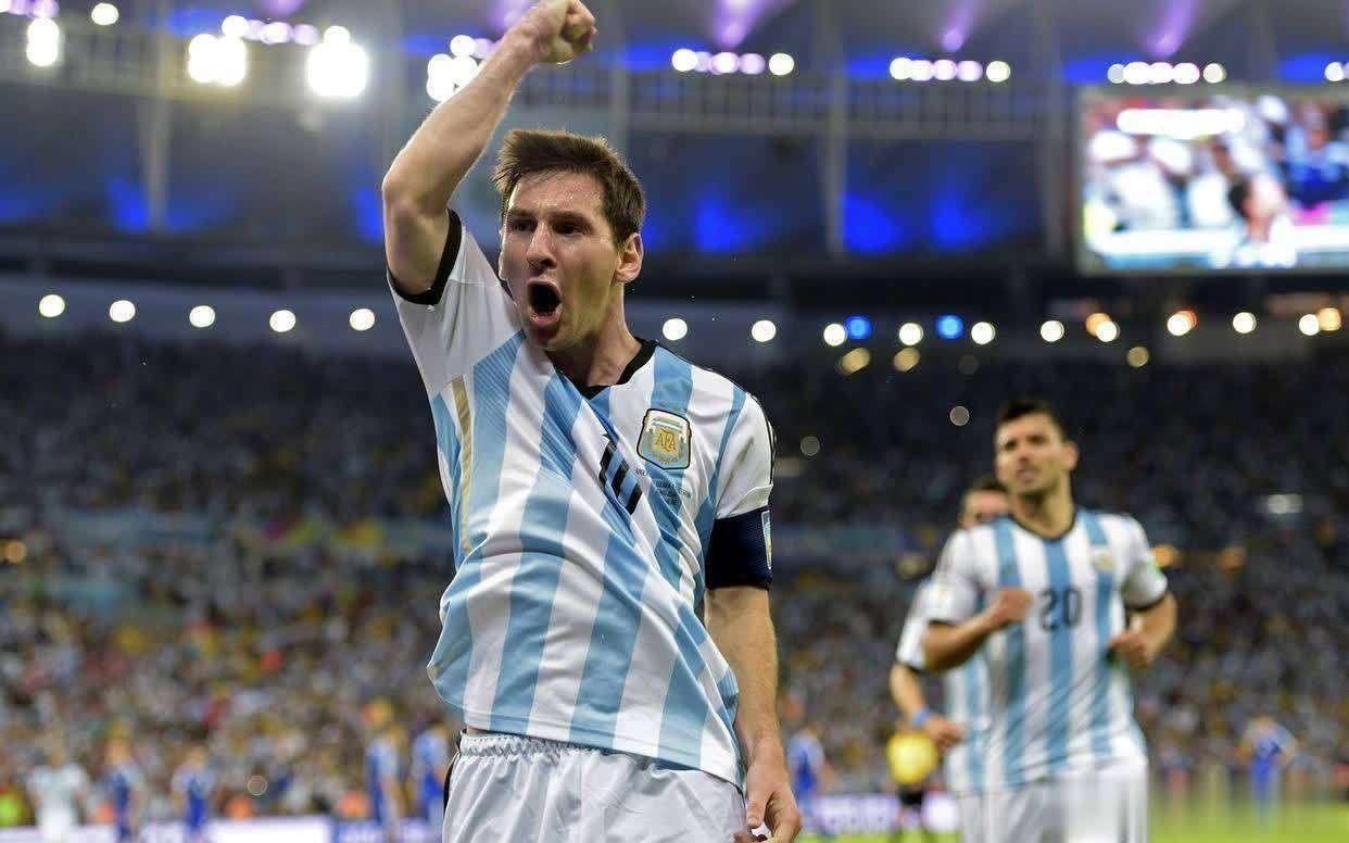 包含阿根廷队突破难关，沐浴胜利的词条