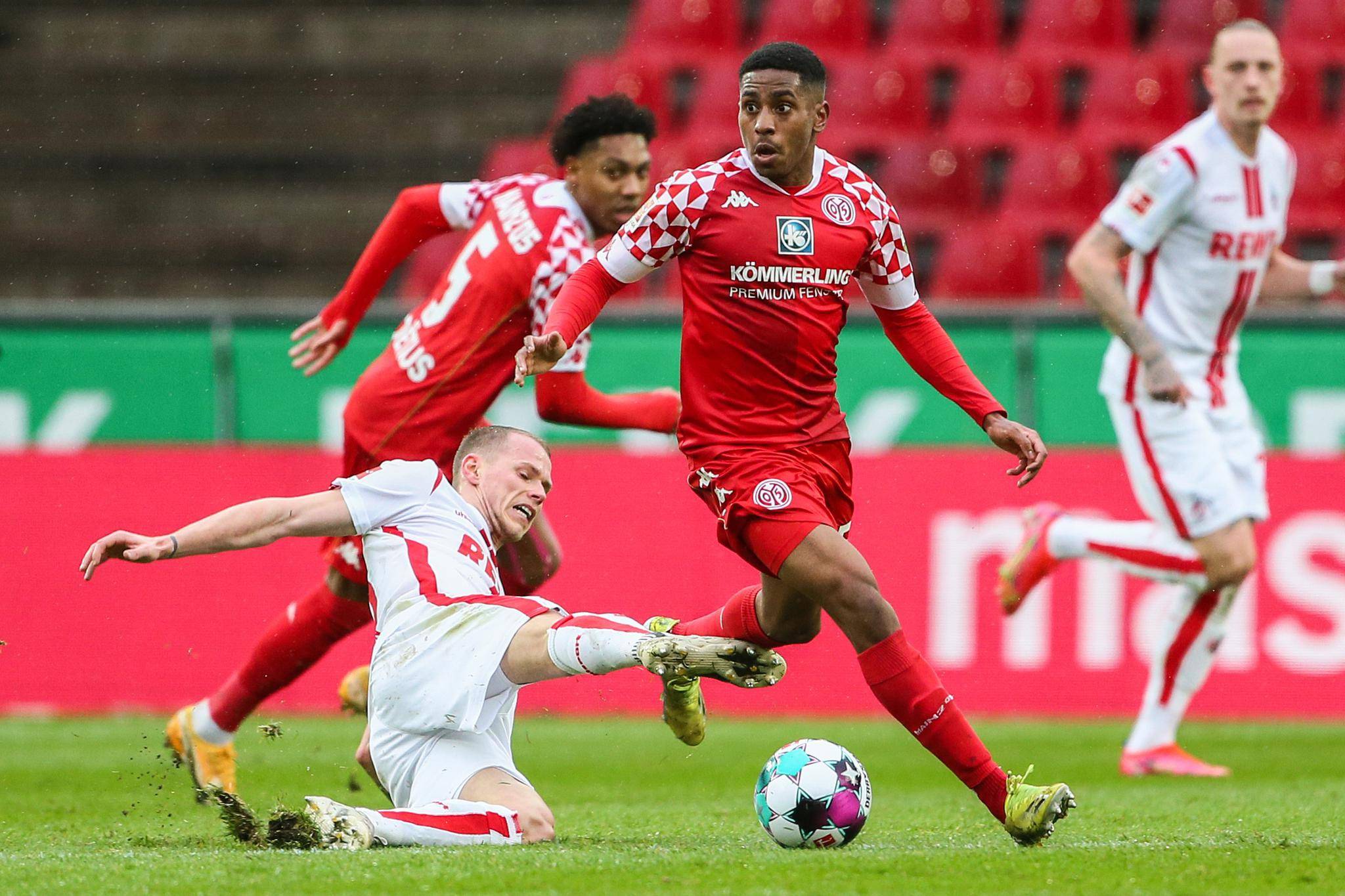 奥斯纳布吕克神奇赢球，成功保级德甲的简单介绍