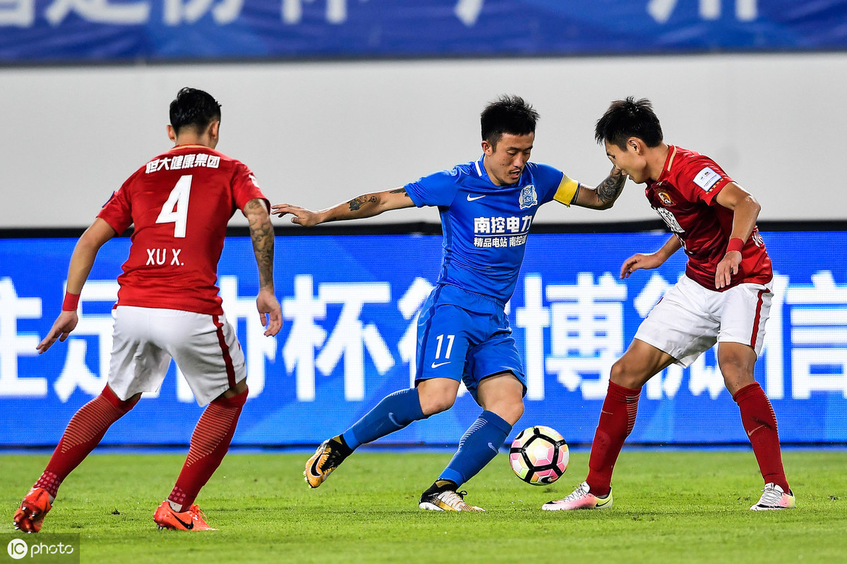 天津泰达主场击败广州富力，取得胜利