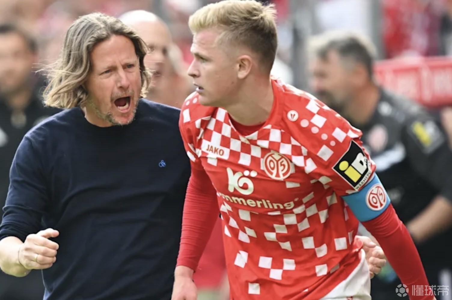 法兰克福球员技高一筹，成功夺得胜利的简单介绍