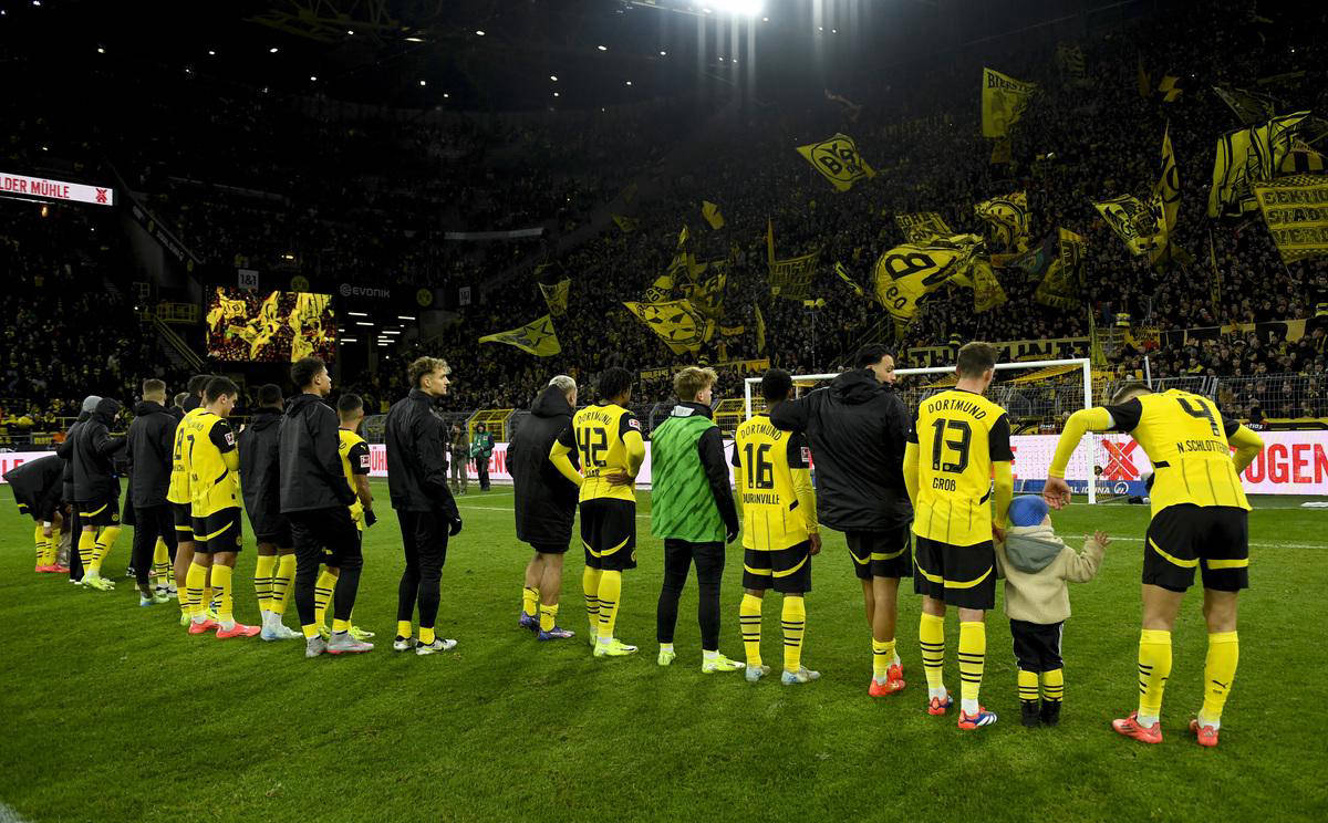 关于多特蒙德出色发挥逼平对手的信息