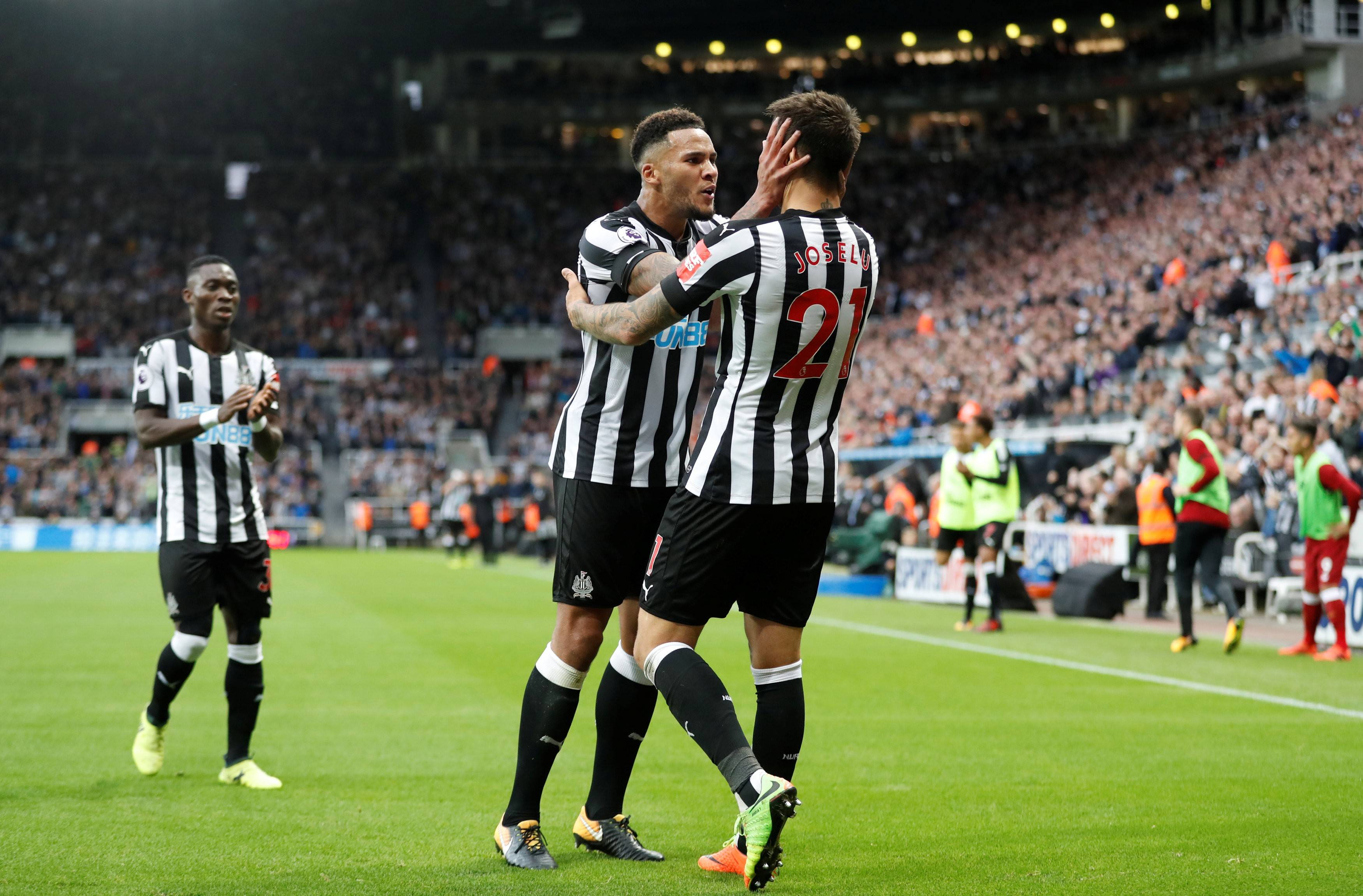 开云下载-包含纽卡斯尔联豪取连胜，赛季表现突出的词条