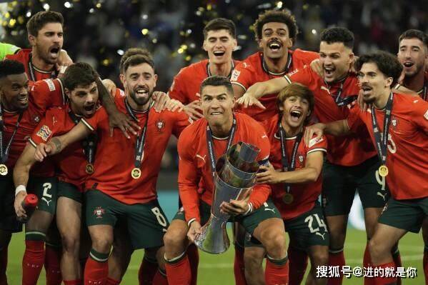 包含欧冠淘汰赛重头机关，国家队精心备战实现晋级的词条