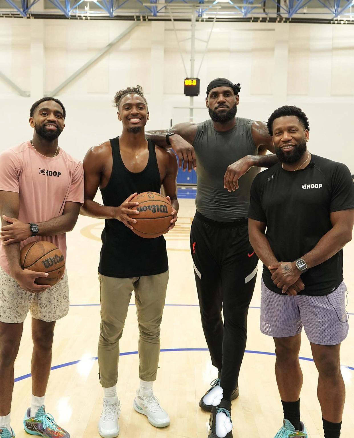 包含詹姆斯遭遇法国队止步，世界杯局势紧张的词条