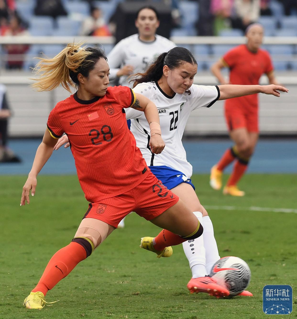 亚洲女足联赛激烈对决，球队拼尽全力