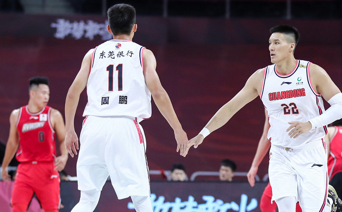 多特蒙德球员运筹帷幄,帮助球队胜出 多特蒙德球员运筹帷幄,帮助球队胜出