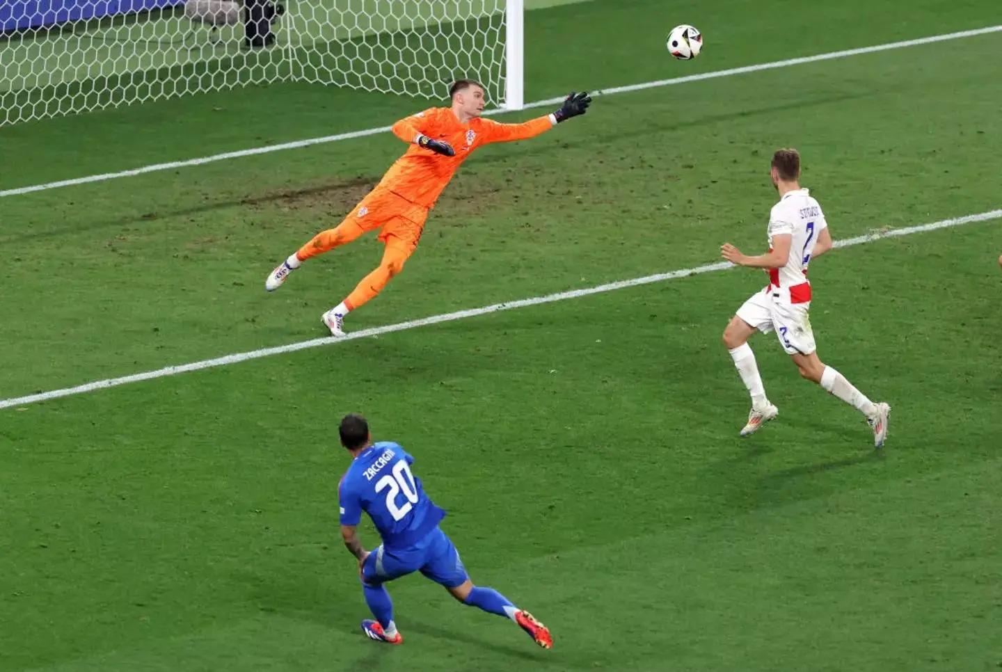 包含克罗地亚队险胜斯洛文尼亚，晋级前景较大的词条