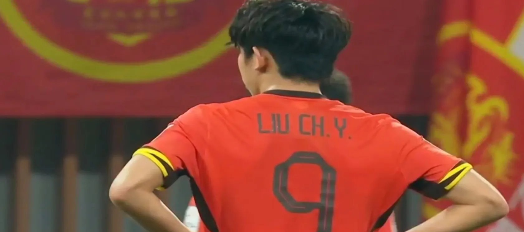 关于年轻人天蓝杯帮员负伤，次射门中的信息