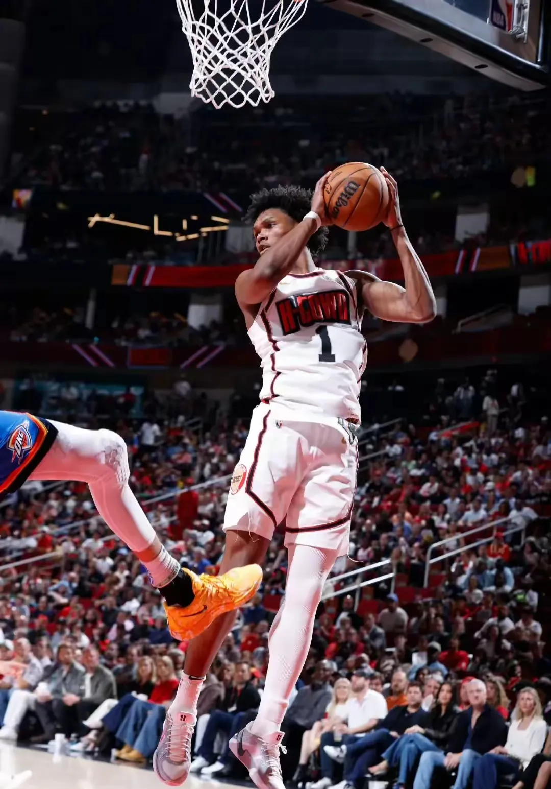 火箭击败雄鹿，哈登30分创新高的简单介绍