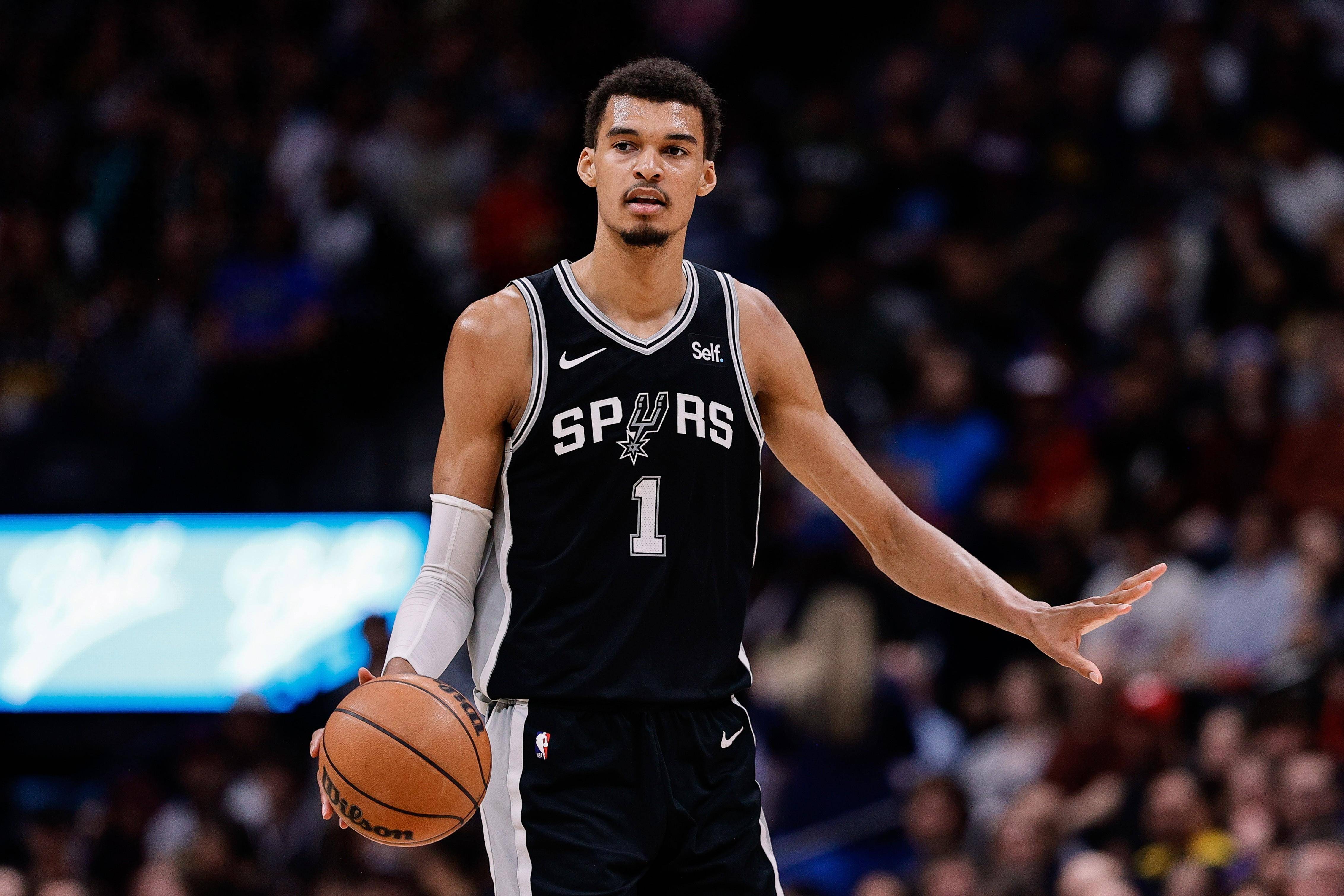 马刺逆转湖人，止步三连胜的简单介绍