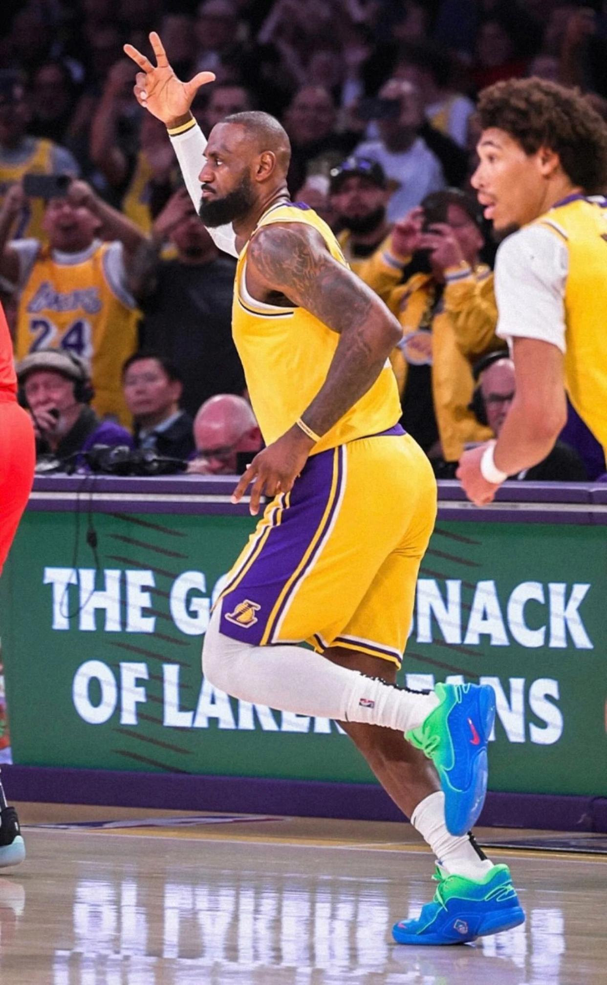 湖人大胜76人，詹姆斯砍下全场最高分