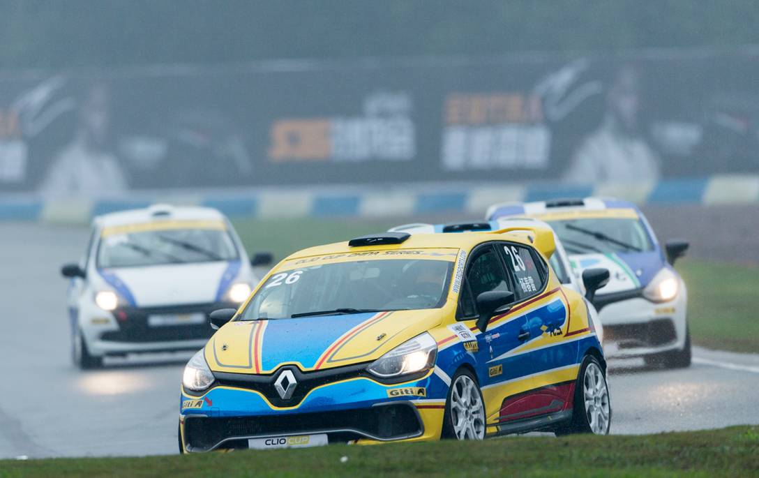 开云体育-雷诺车队横扫哈斯车队，塞恩斯关键制胜