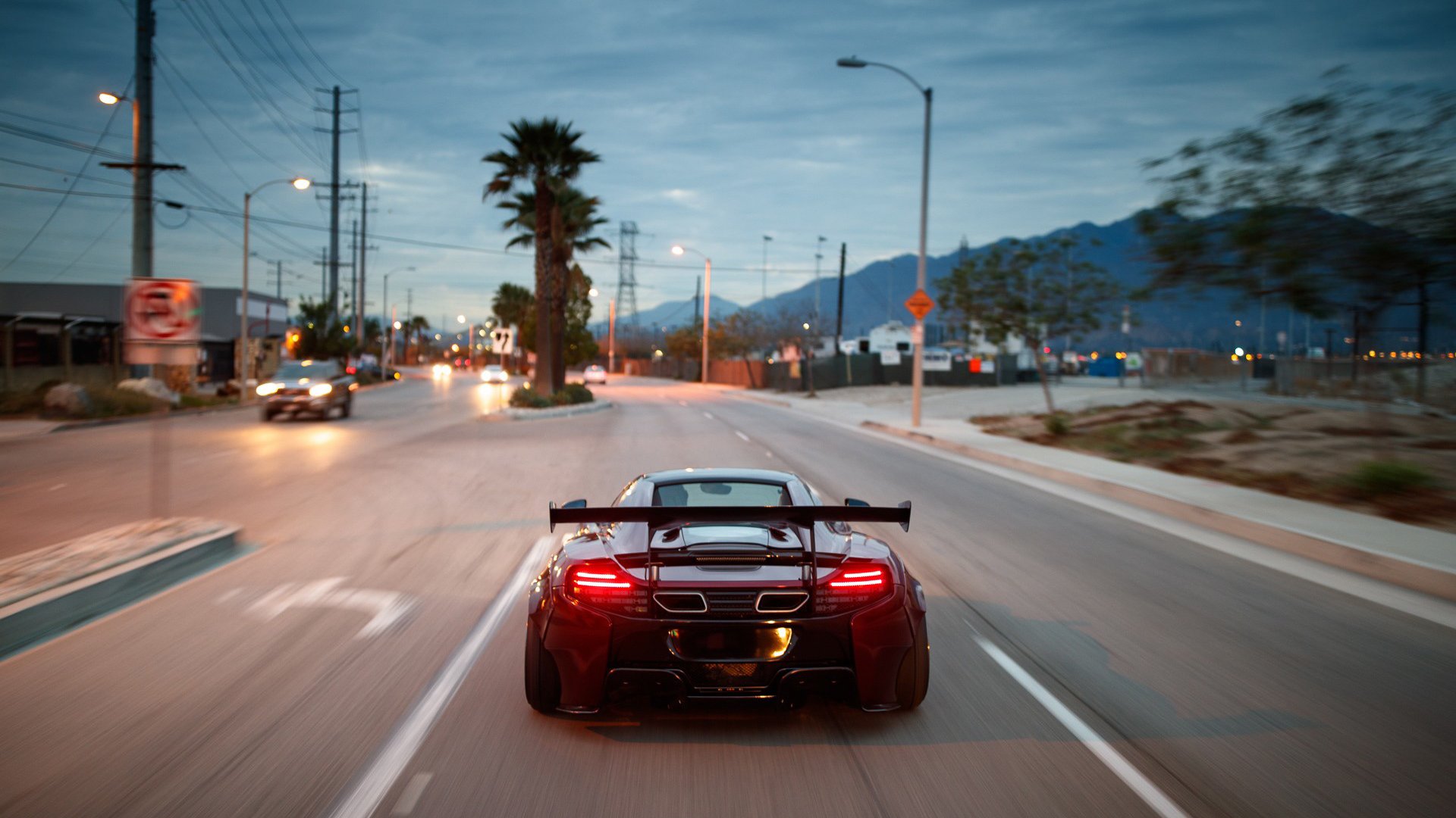 开云体育官方网站-友谊赛奇观，姆巴佩压制级发挥主导曼联对阵哥伦比亚