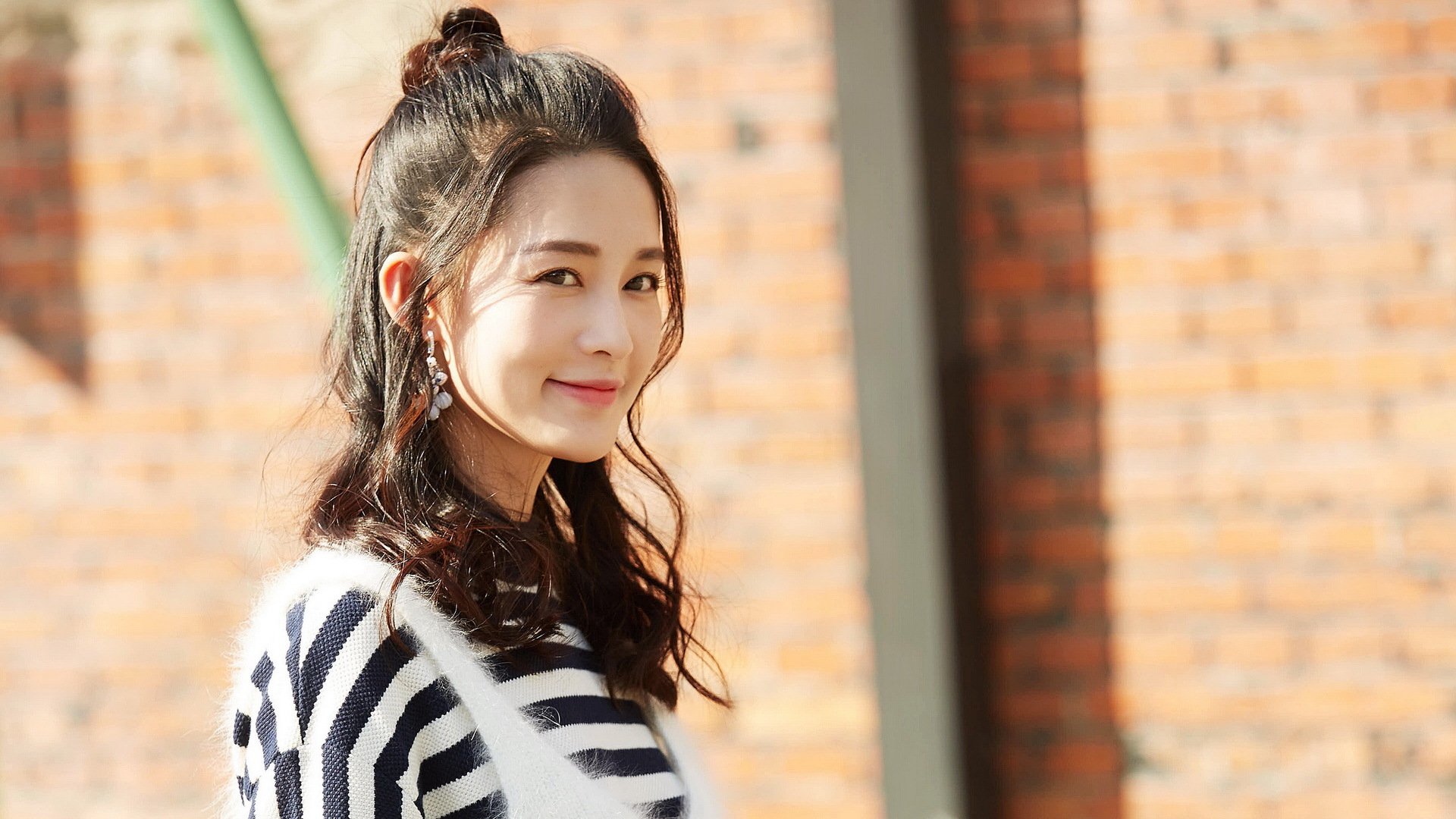 开云体育官方网站-撕裂防线，卡马文加的世界杯之夜，如何用速度与智慧重写了中场法则