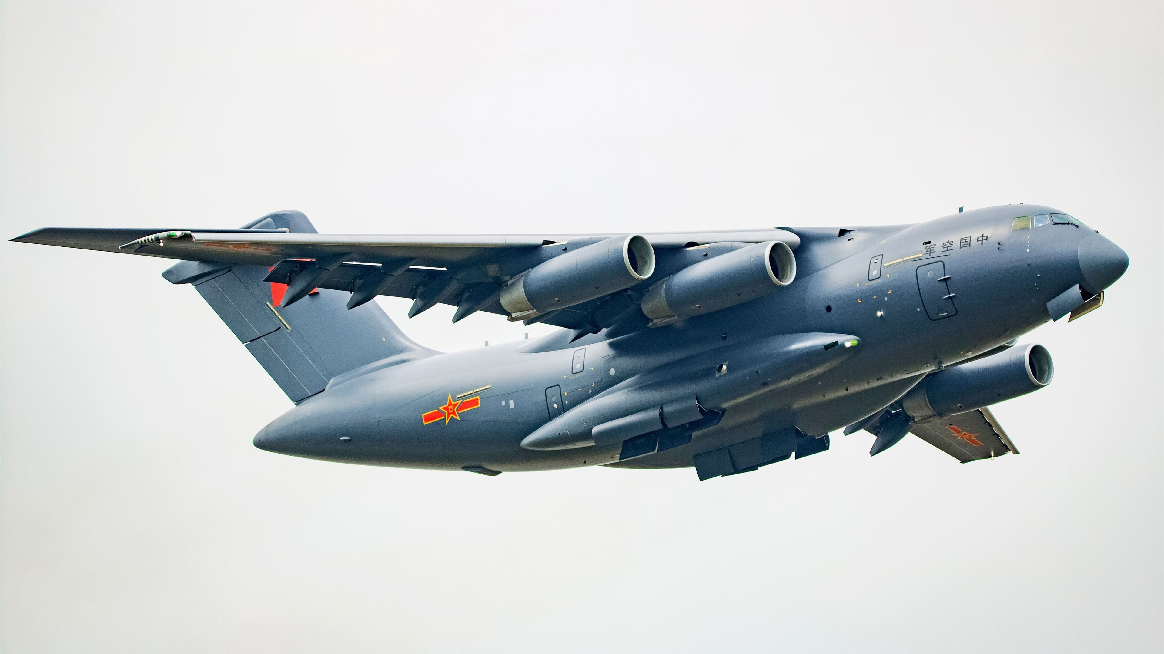 开云体育中国-赛道启示录，从维斯塔潘的绝对统治到非洲雄狮的火力博弈