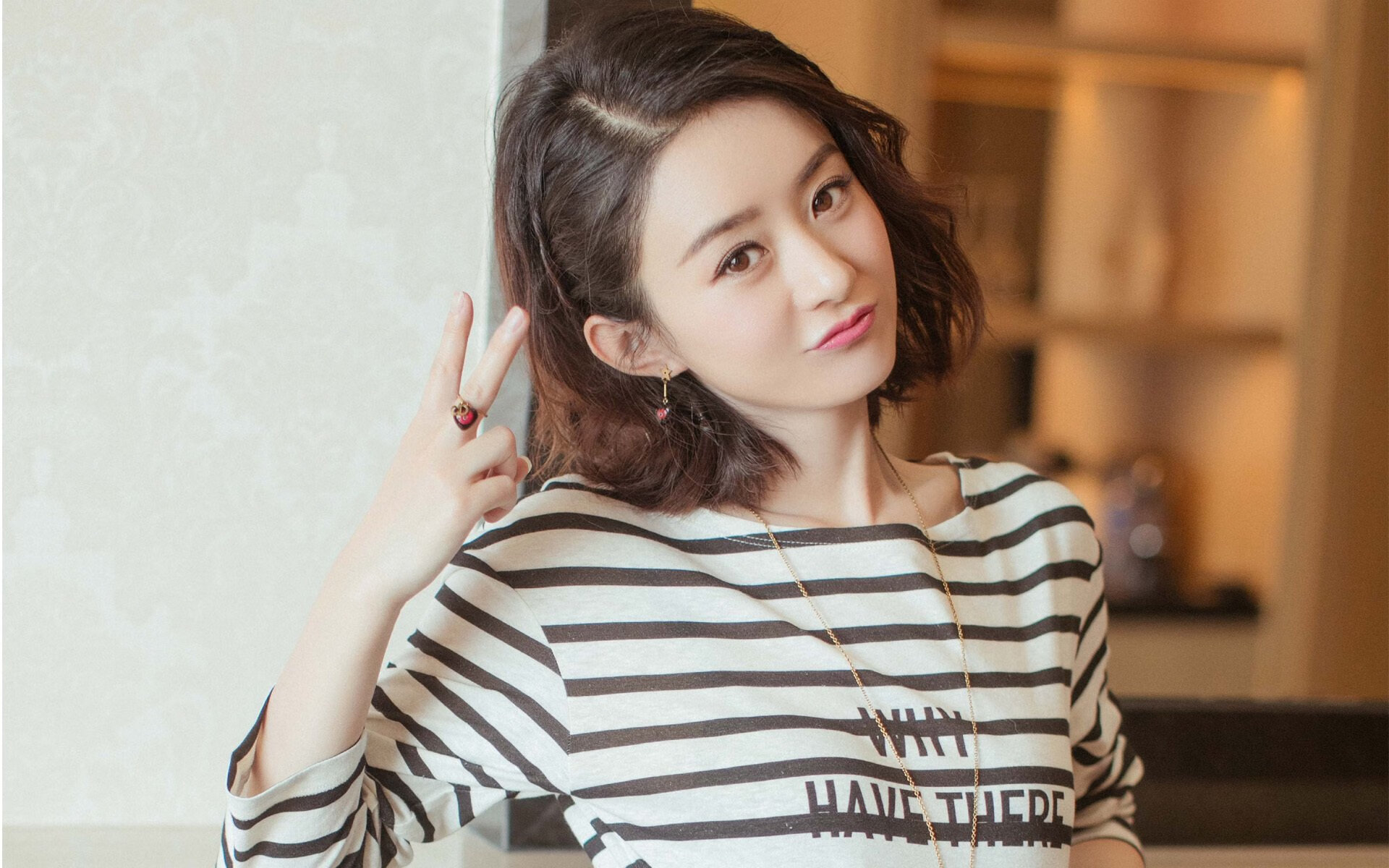 开云体育在线-街道狂飙与绿白荣耀，贝蒂斯英格兰争冠战，F1焦点赛逆转史诗