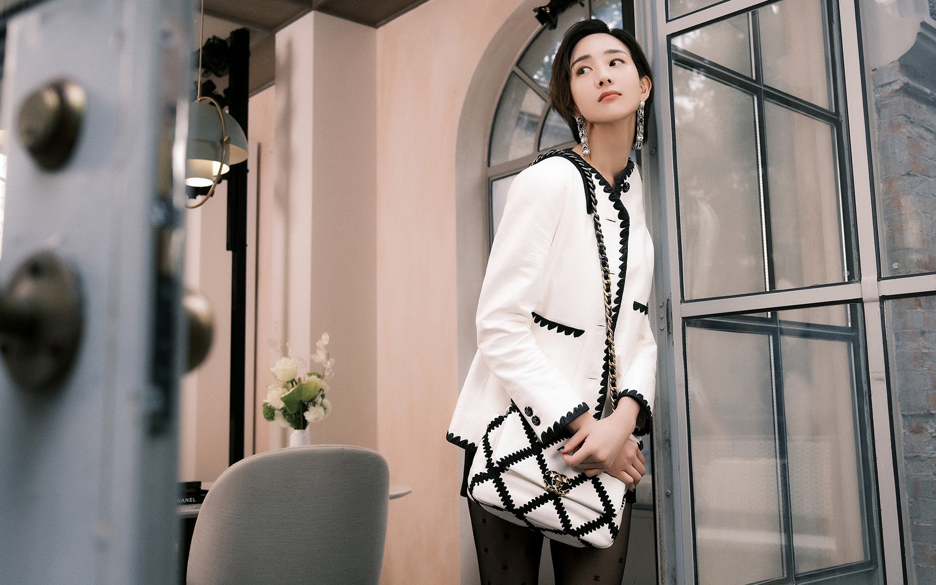 F1新赛季揭幕战之夜,门迪领军奏凯,夜幕下的速度与激情