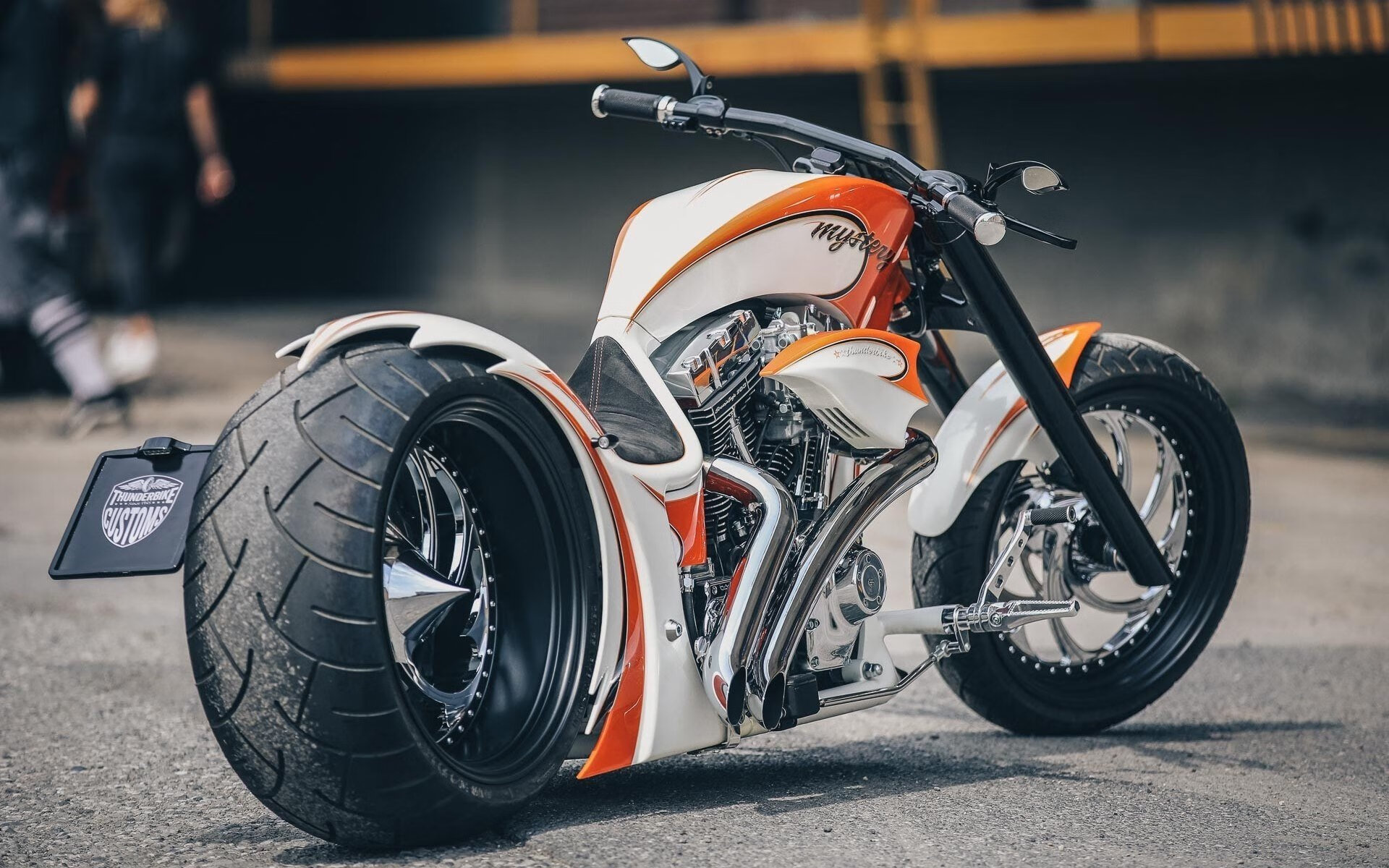 赛道暗影与国族旗帜,一场街道赛如何成为西班牙与伊朗的微妙交锋