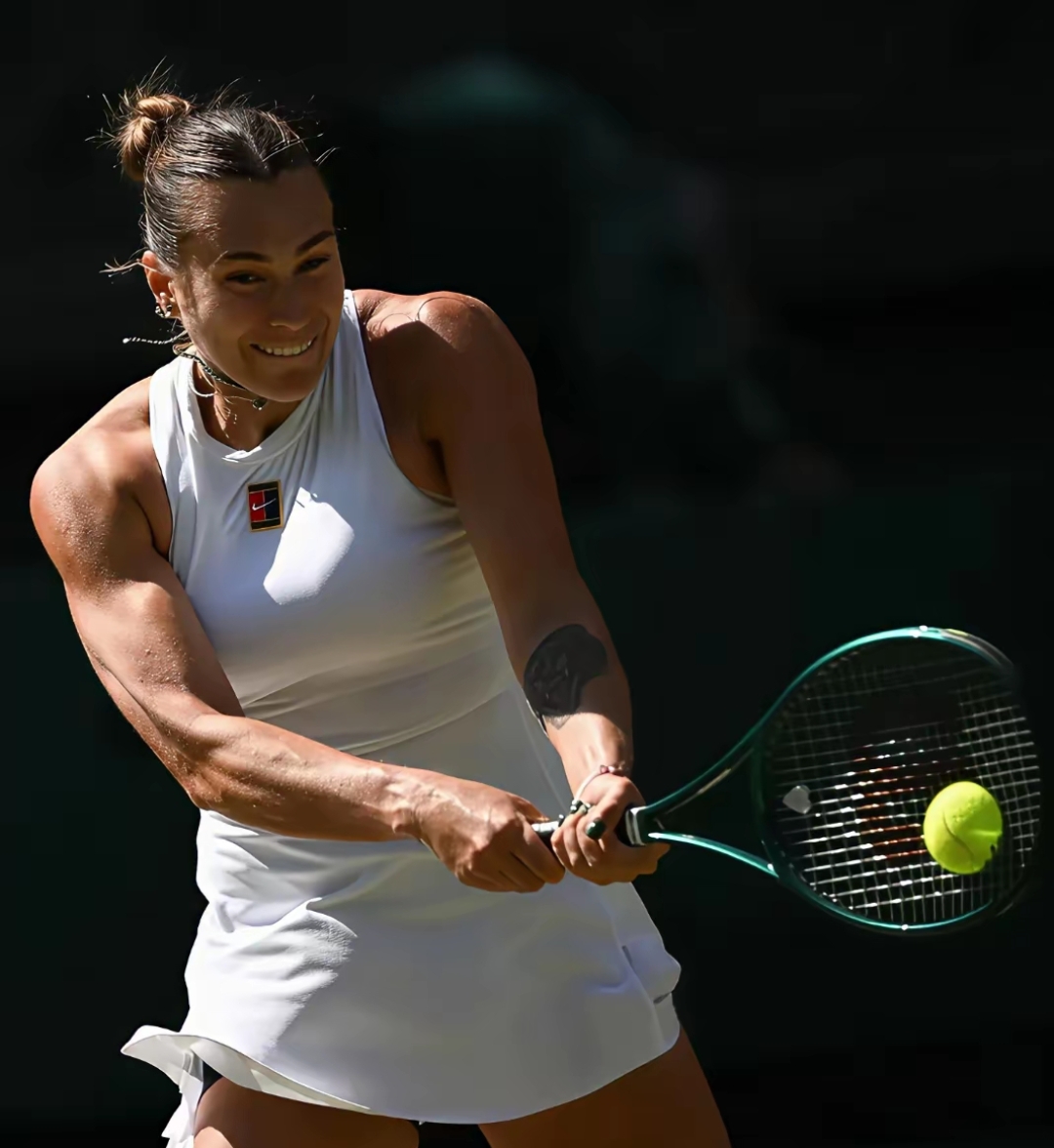 里昂对阵巴拉圭，莱万让比赛提前失去悬念