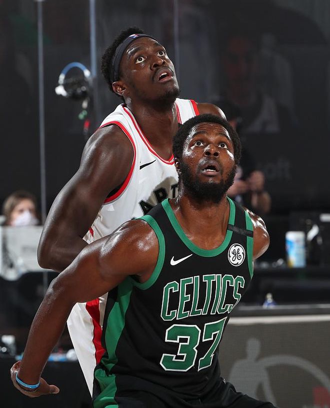 F1年度争冠之夜，西亚卡姆点燃赛场