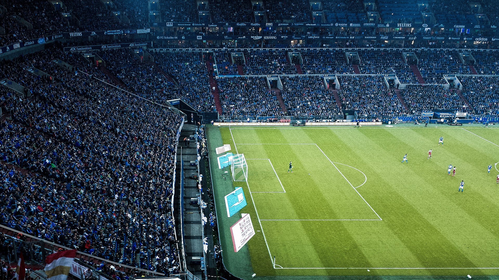 城市暗流，当引擎轰鸣遇见重压下的绝地反击